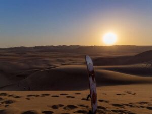 Read more about the article Sandboarding en Huacachina: guía para principiantes