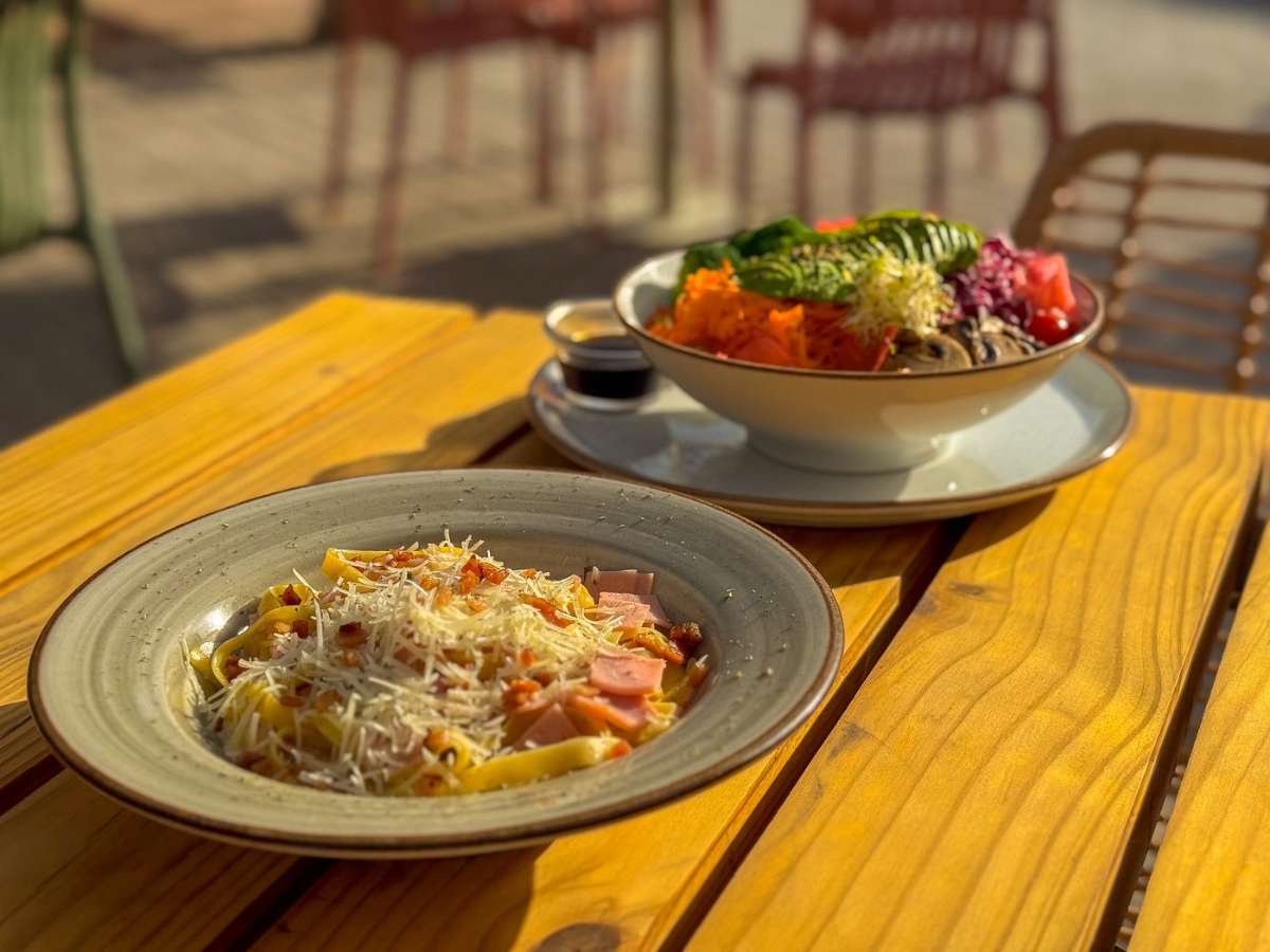 Read more about the article Dónde comer en Huacachina: los mejores restaurantes frente al oasis