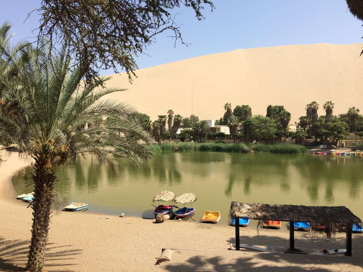 vista de la laguna de Huacachina desde el hospedaje